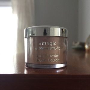 Prescriptives Magic Liquid Powder in Translucent